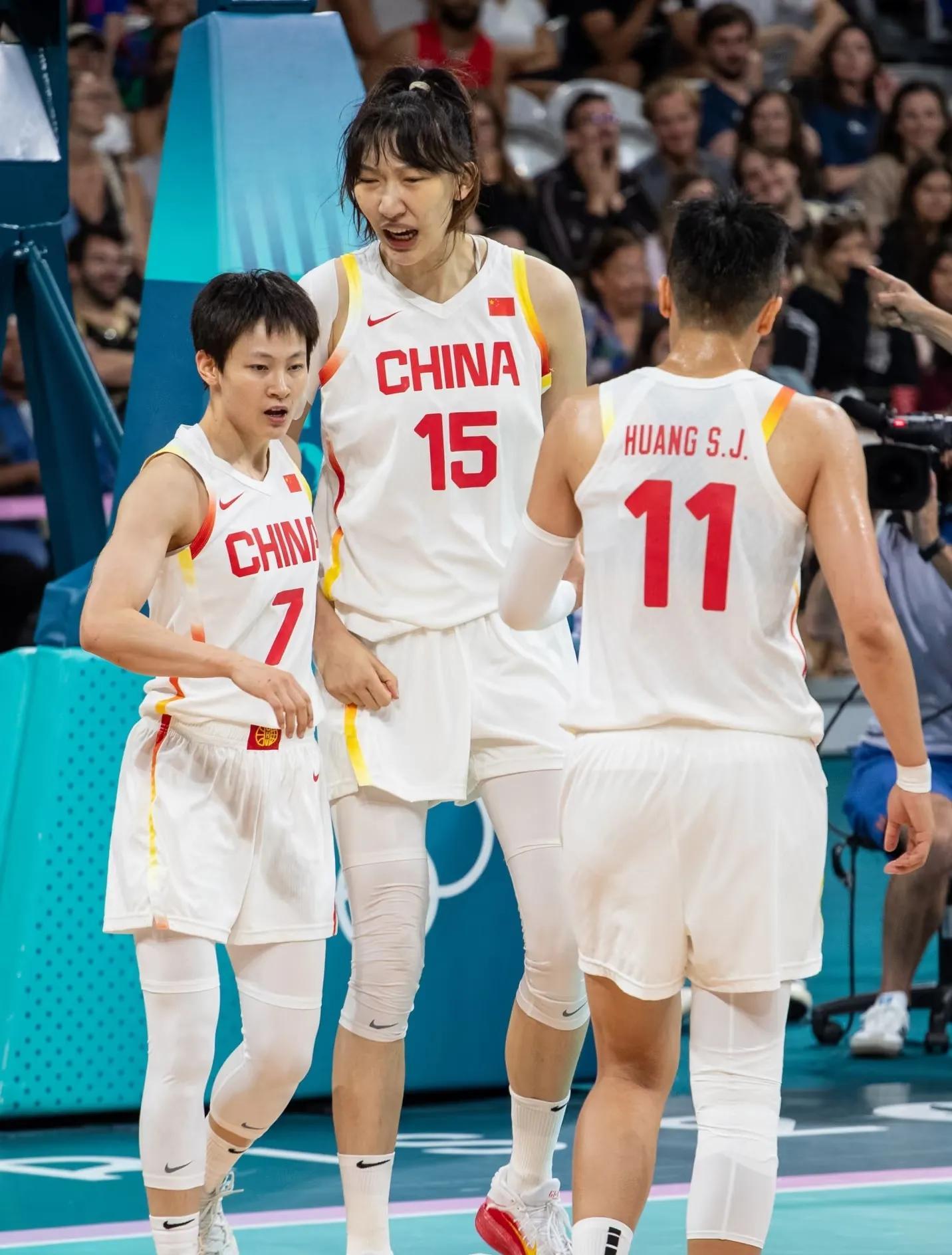 好博体育-恭喜！中国女篮又一23岁关键女王诞生：3场硬仗闪耀带队夺冠的简单介绍