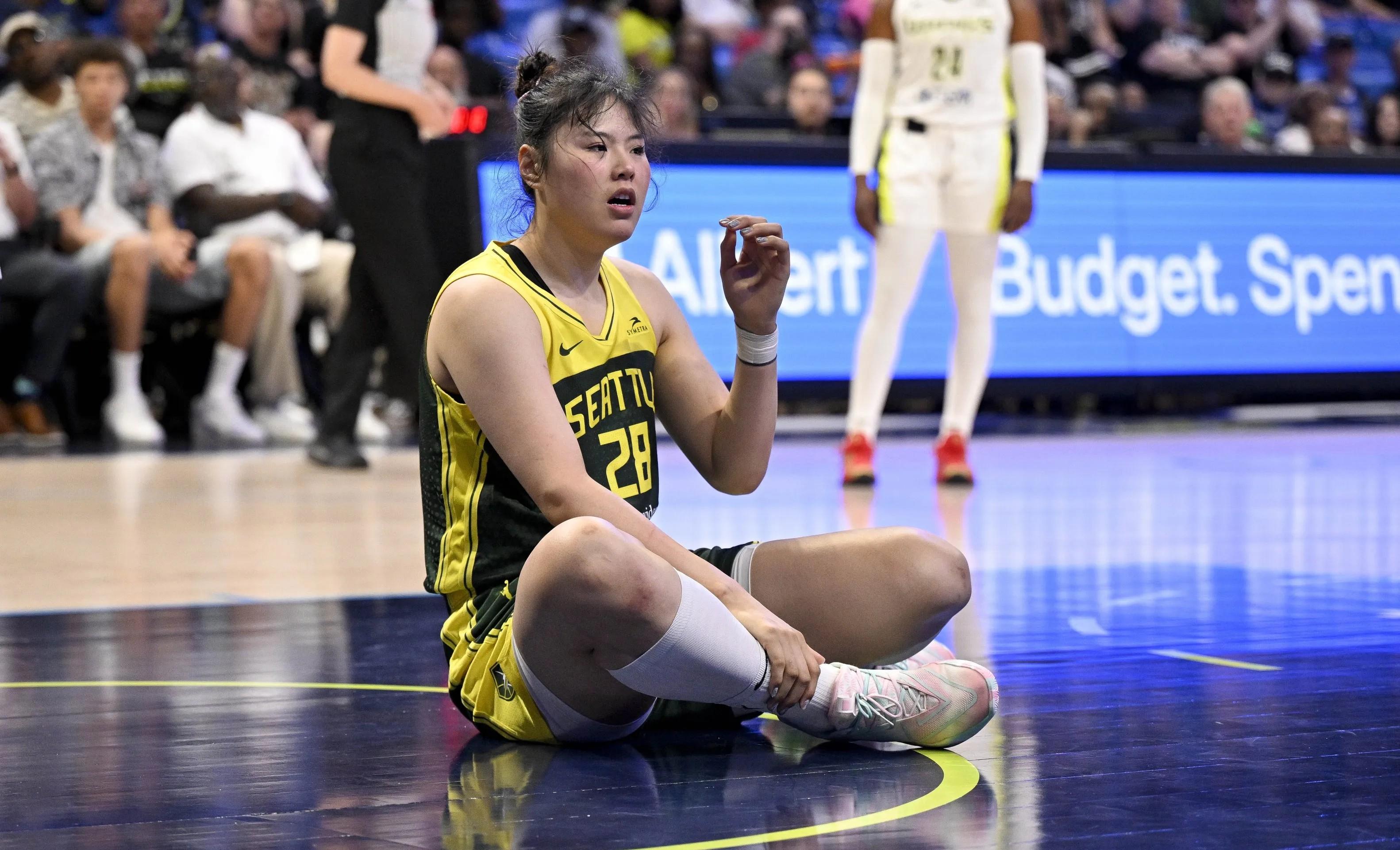 好博体育-WNBA-李月汝10分8篮板飞翼末节逆转王牌未果(李月汝遭恶意犯规伤到膝盖)